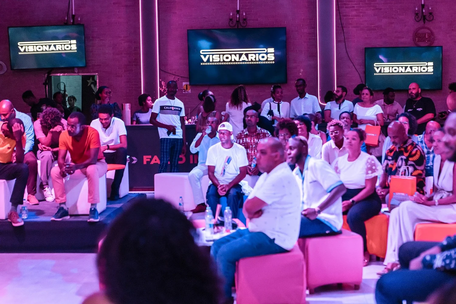 Audience at the Os Visionários launch event